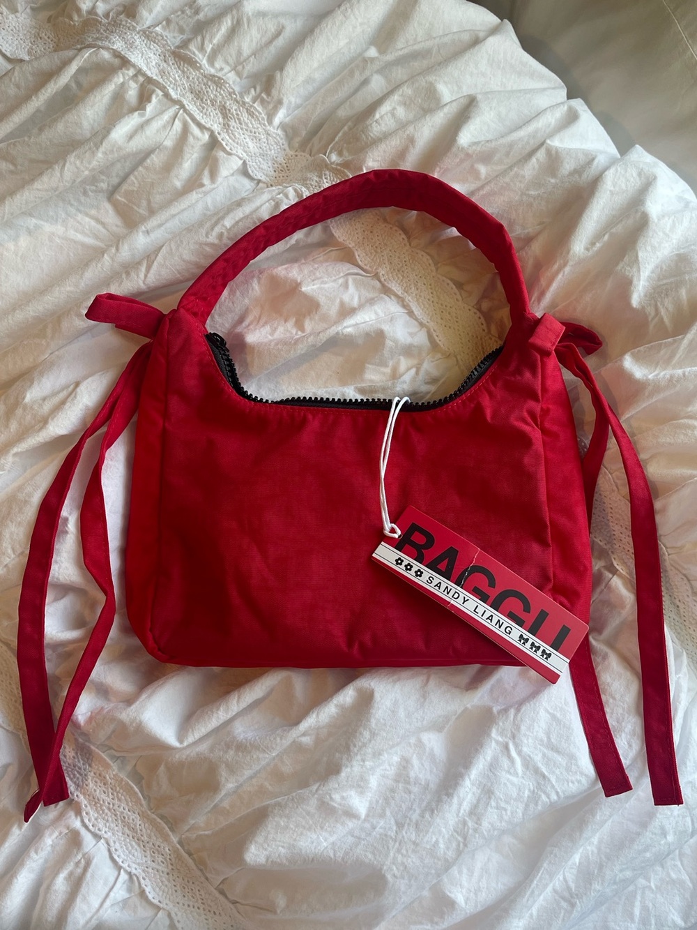 BAGGU Red Shoulder Bag with Side Ties